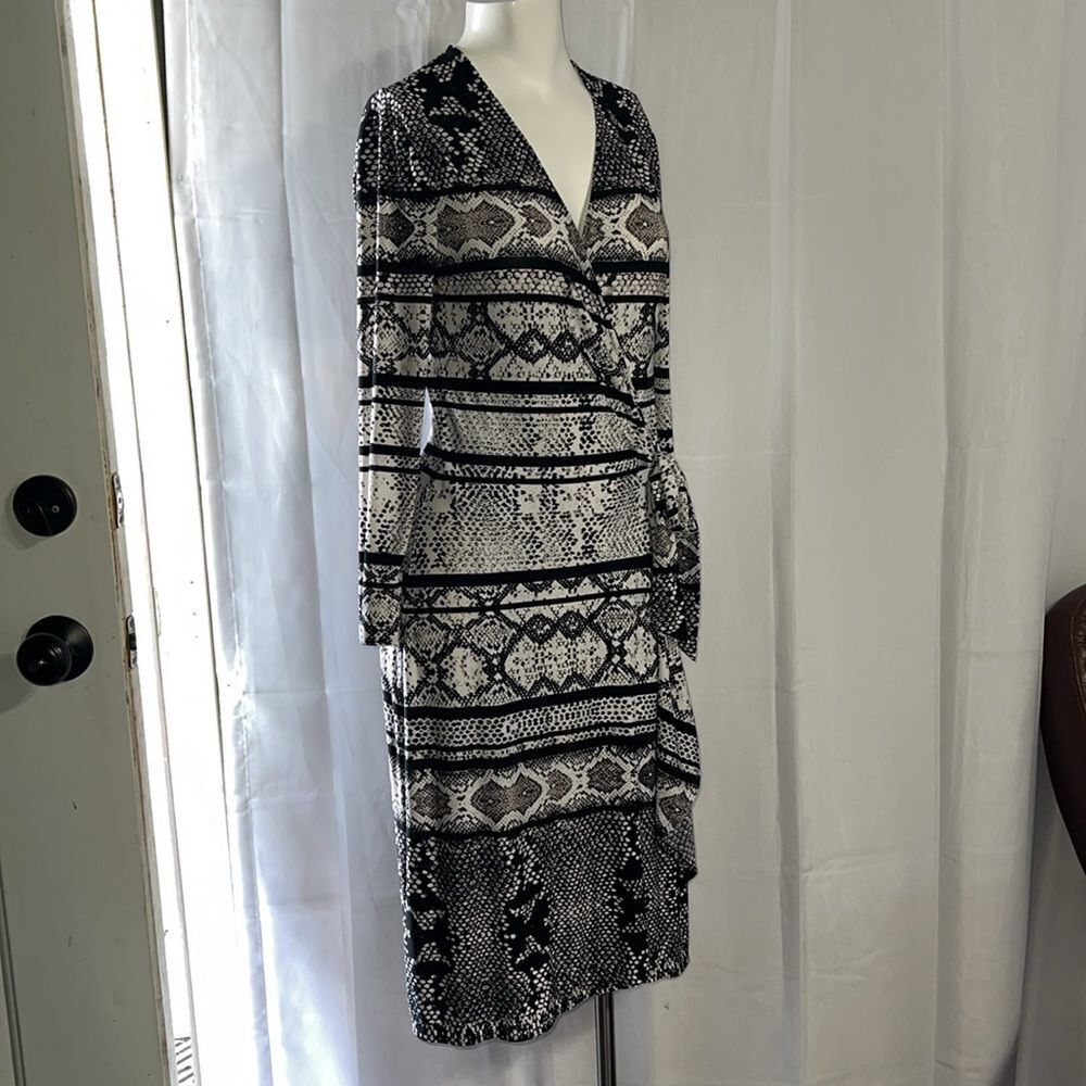 Bcbgmaxazria - Snake Adele Stretch Jersey Wrap .D… - image 2